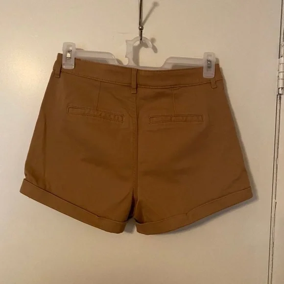Express pleated mom shorts NWT - Picture 3 of 4